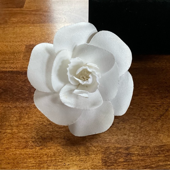 Chanel Camellia Flower Broochh in White Silk - Picture 2 of 7